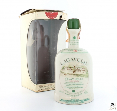 Lagavulin 15 years old Ceramic flagon